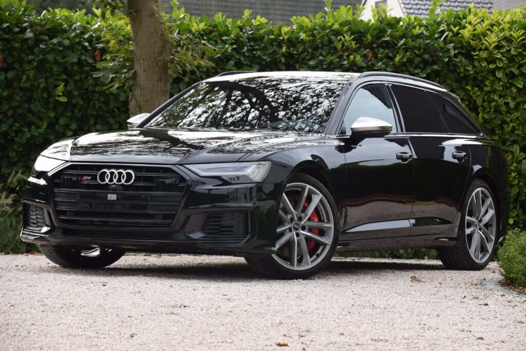 AUDI S6 Avant Full option !!!! 13400km Like new.